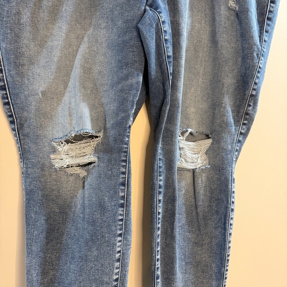 Torrid Feel The Fit Distressed Skinny Jeans Light Wash 24R Plus - Picture 8 of 10